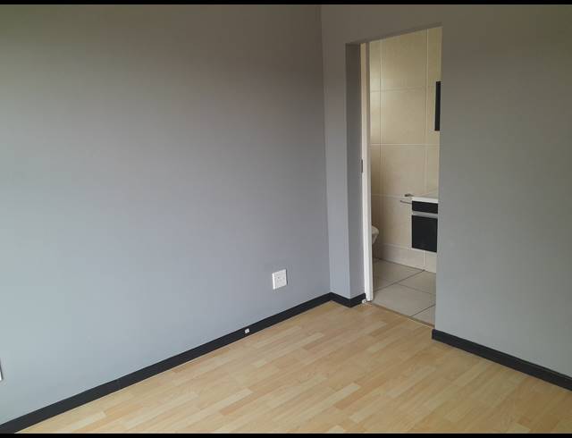 2 BEDROOM TOWNHOUSE FOR SALE IN GLENVISTA